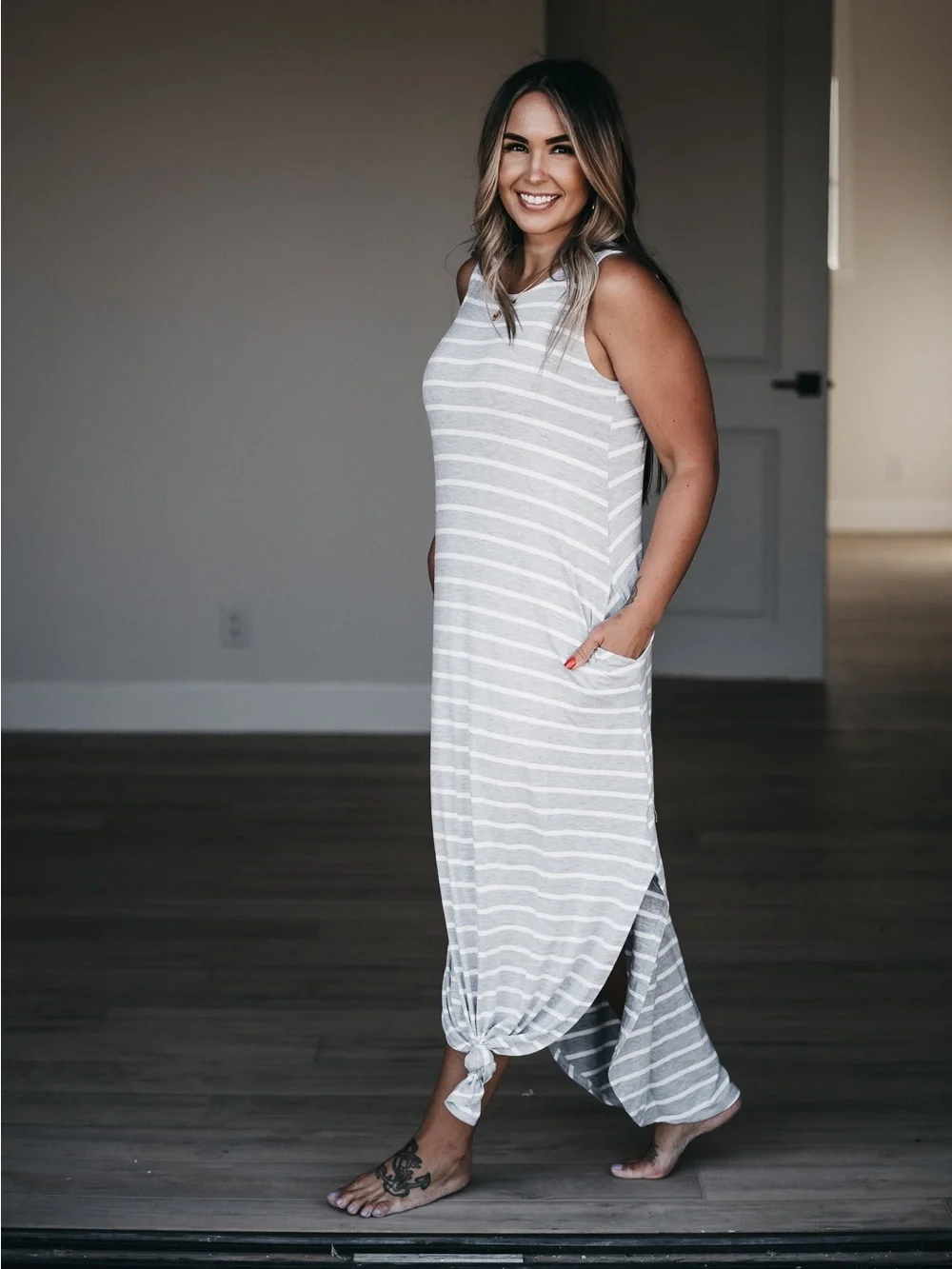 Zenana Outfitters Gray & White Striped Sleeveless Maxi Dress - Picture 4 of 6